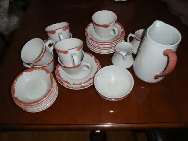 ARMORLITE RESTAURANT DISHES left 8 cups and saucers   and egg cu in Arts & Collectibles in Calgary - Image 3