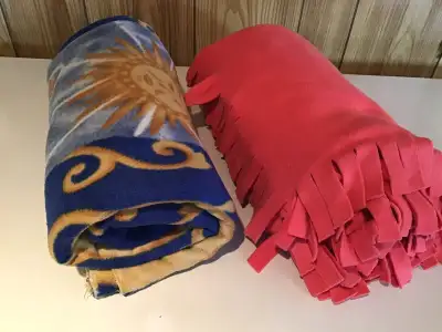 Jetés vendus séparément 15$ chaque. New throws 15$ each, View more