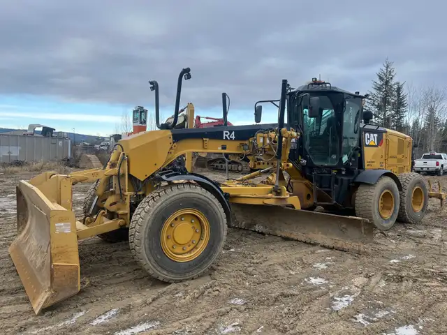 140M AWD Cat Grader 2015  in Other in Grande Prairie - Image 2