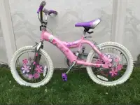 Bicyclette Barbie (avec valise) pour fillette 85$