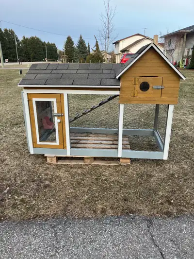 Big outdoor bunny or chicken hutch coop cage, View more
