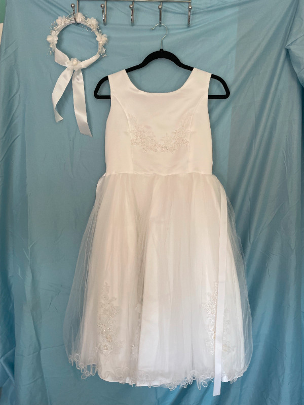 Flower Girl or Communion Dress Size Girl 14 with Head Band in Kids & Youth in Markham / York Region