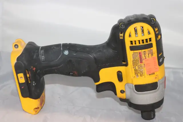DCF885B 20V MAX* Cordless 1/4 in. Impact Driver (#42082-1) in Power Tools in City of Halifax - Image 4