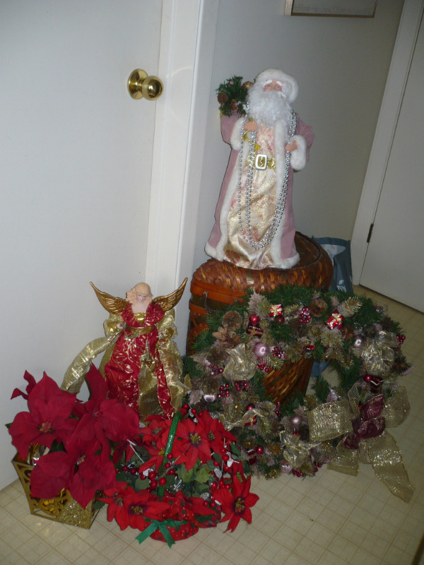 POST XMAS SALE OF HUGE LOT OF QUALITY DECOR in Holiday, Event & Seasonal in Ottawa