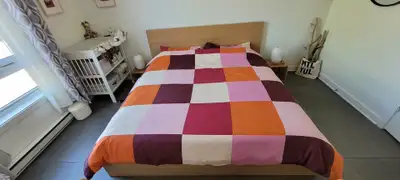 Structure de lit + matelas king size IKEA., View more