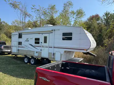 Used 26 ft 5th wheel for sale. Everything works. New tires, brakes, springs, battery. 2 30 lb propan...