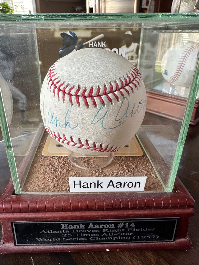 Hank Aaron Certified Autograph Baseball in Arts & Collectibles in Oakville / Halton Region - Image 4