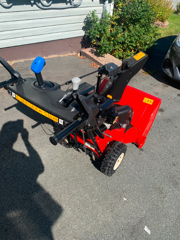 Get a head start on next Winter! Snowblower for sale! in Snowblowers in Dartmouth - Image 2