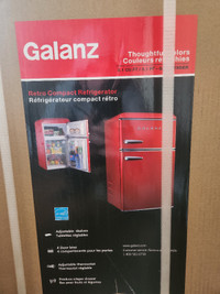 REFRIDGERATOR COMPACT (red)IN BOX