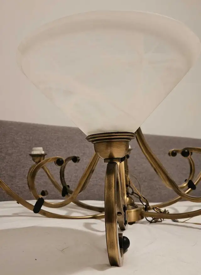 Chandelier - Lustre - Laiton in Indoor Lighting & Fans in City of Montréal - Image 9