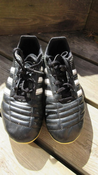 Adidas black/silver soccer cleats Size 6