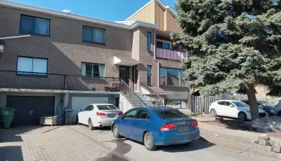 Very large and beautiful 7 1/2, in a triplex located in a peaceful area. Featuring a big backyard, I...