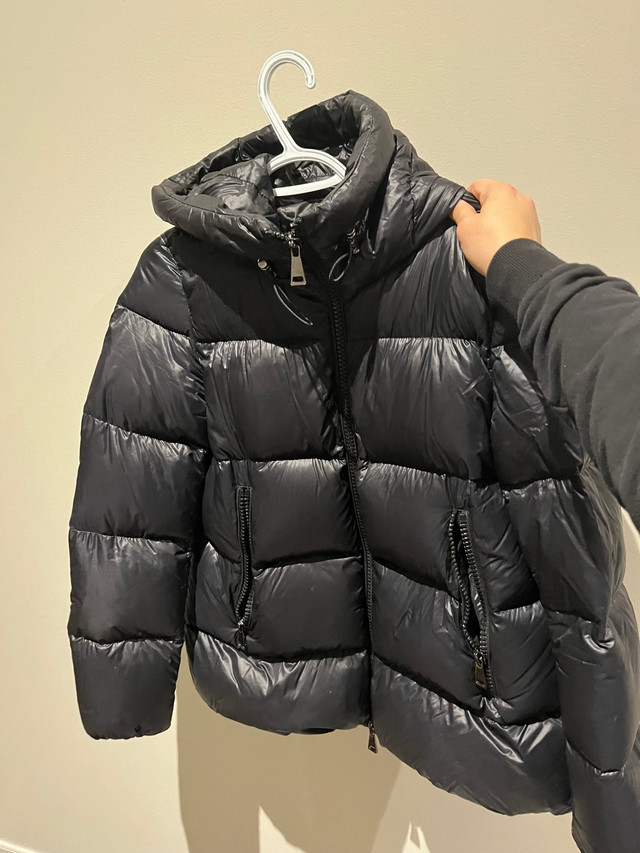 Moncler Seritte short down jacket in Women's - Tops & Outerwear in Markham / York Region - Image 2