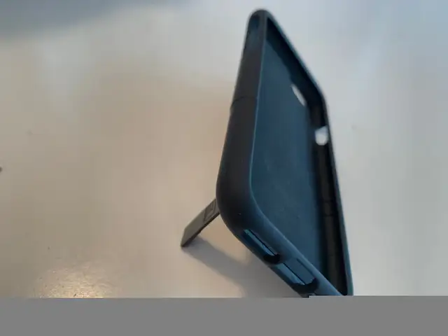 Platinum iPhone 6, 7, and SE case and holster (BRAND NEW) in Cell Phone Accessories in Oakville / Halton Region - Image 11