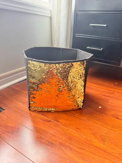 Gold Sequin and Black Soft Organizer Fair Condition, needs cleaning