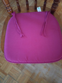 Coussin rose pour chaise