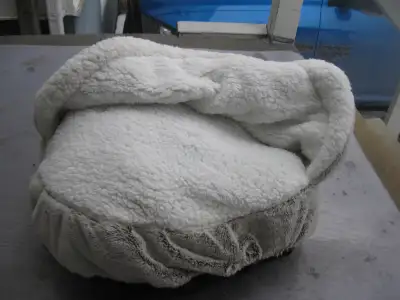 Cozy Cave/Cocoon, small, Dog/Pet Bed; ca 18" diameter X 8" thick, View more