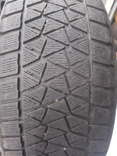 2 pneu hiver bridgestone blizzak dm-v2 255-50-r20 bon pour 2 hiver 220$ les 2 514|452|9727