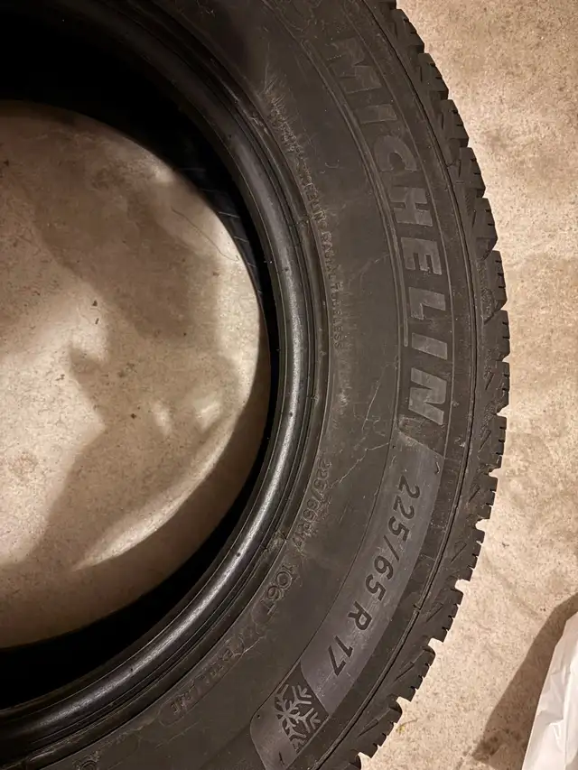 225/65R /17 Michelin Snow tire in Tires & Rims in Markham / York Region - Image 4