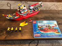 Lego set 7207 - Fire Boat