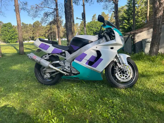 1997 Yamaha YZF750R in Sport Bikes in Mississauga / Peel Region - Image 3