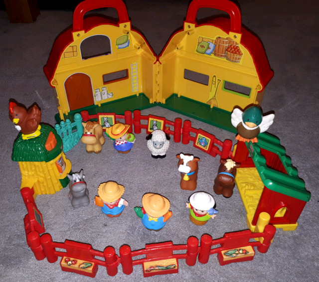 2 Petites Fermes Fisher Price avec personnages et accessoires. dans Jouets et jeux  à Laval/Rive Nord - Image 4