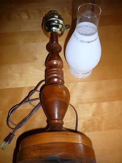 Lampe  de table  de salon  en bois  style colonial   année 1970, View more