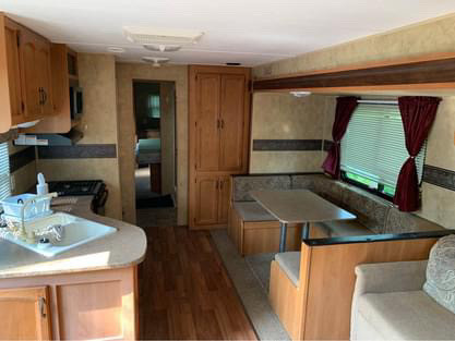 2010 Keystone Hornet Hideout Park Model Cross 38’ in RVs & Motorhomes in Winnipeg - Image 4