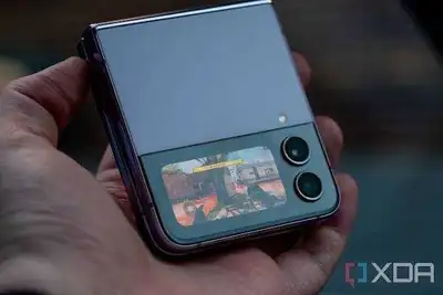 Samsung Galaxy Z Flip 4, View more