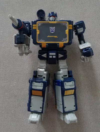 Transformers Legacy Soundwave, View more