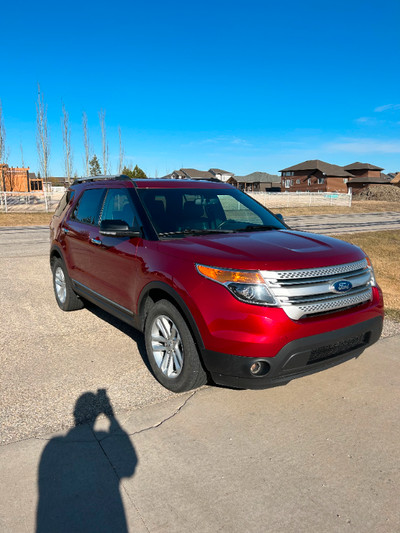 2013 Ford Explorer XLT with leather