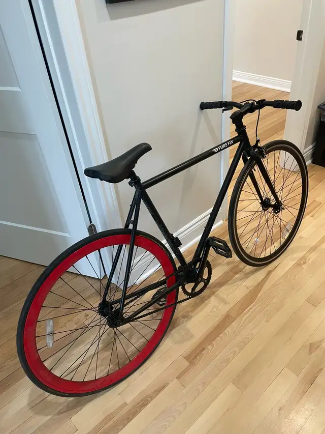 Vélo fixie Pure Fix – Style urbain, prêt à rouler in Fixie (Single Speed) in City of Montréal - Image 2