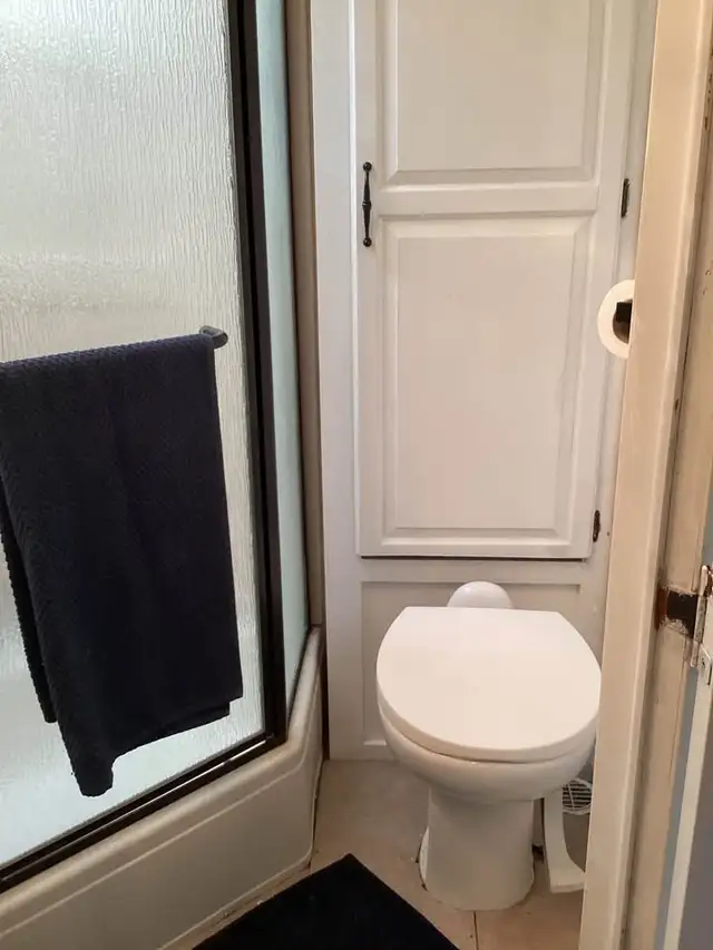 Newly updated 37 ft. RV for sale on rental pad in RVs & Motorhomes in Penticton - Image 8