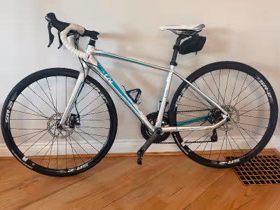 Women’s Giant Liv Avail 2 (2016 model) 39.5cm aluminum frame (43cm from centre of crankcase to upper...