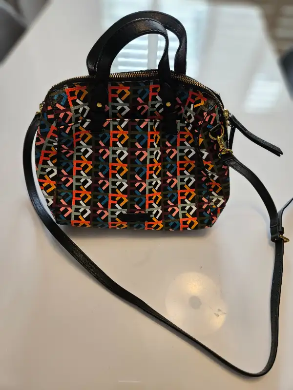 FOSSIL MEDIUM SHOULDER BAG in Women's - Bags & Wallets in Oakville / Halton Region - Image 2