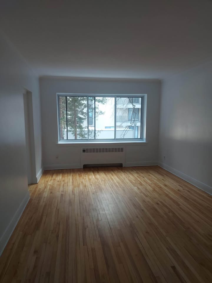 Grand 4 et 1/2 au 2180 Van Horne — photo 1