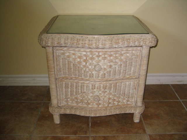 MATCHING 2 DRAWER WICKER NIGHTSTANDS dans Commodes et armoires  à Truro - Image 3