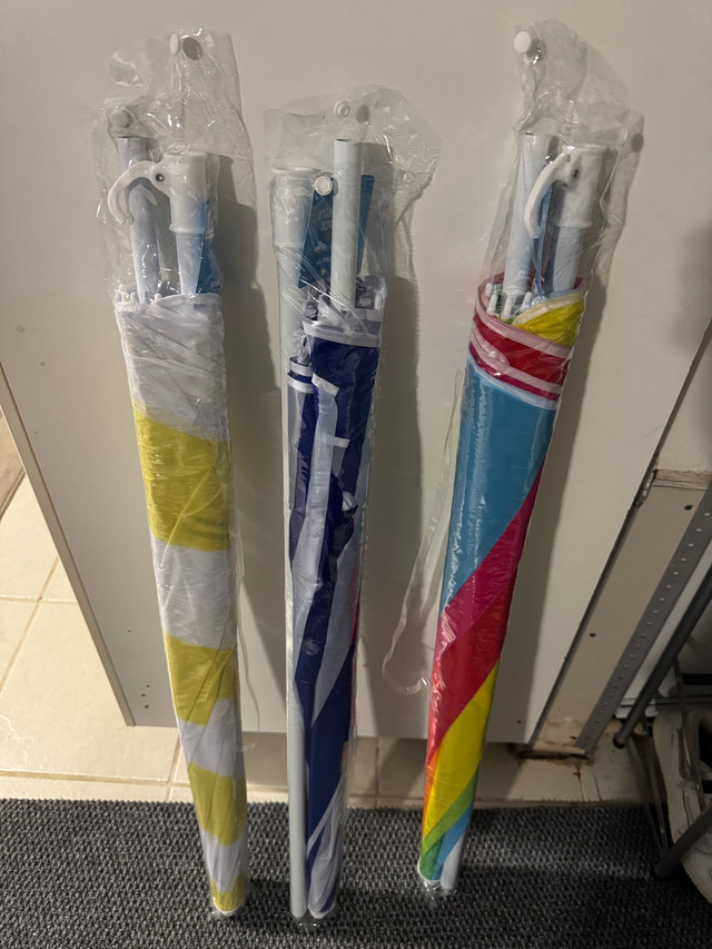 $25 for each brand new beach 6ft blue umbrella, yellow sold out! in Patio & Garden Furniture in Mississauga / Peel Region