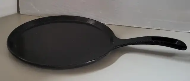 Nuwave Cast Iron 10.6” Griddle Pan Porcelain Enamel Coating in Kitchen & Dining Wares in Oshawa / Durham Region - Image 3