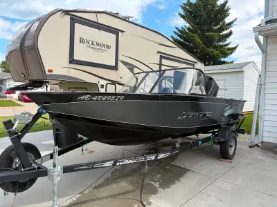 2014 legend Boat 16 ft easy to pull behind 5 th wheel