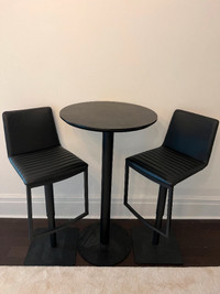 Bar round table and two hydraulic leader stools - Home Société