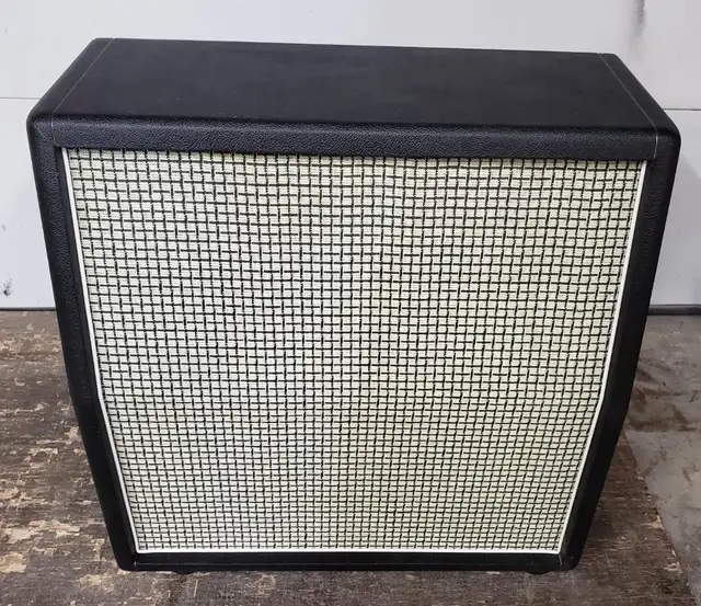 412 vintage British style slant cabinet (Unloaded) in Amps & Pedals in City of Toronto - Image 3