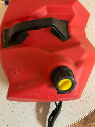 LinQ 11 Ltr gas can Excellent condition.Paid $275,selling for $160