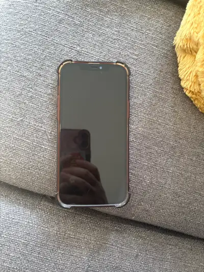 aucune égratignure! 128 GB Il a de petit problème ici est là, mais rien qui empêche ça bonne fonctio...