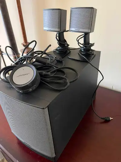 Upgrade your audio experience with this pre-owned Bose Companion 5 Multimedia Speaker System, featur...