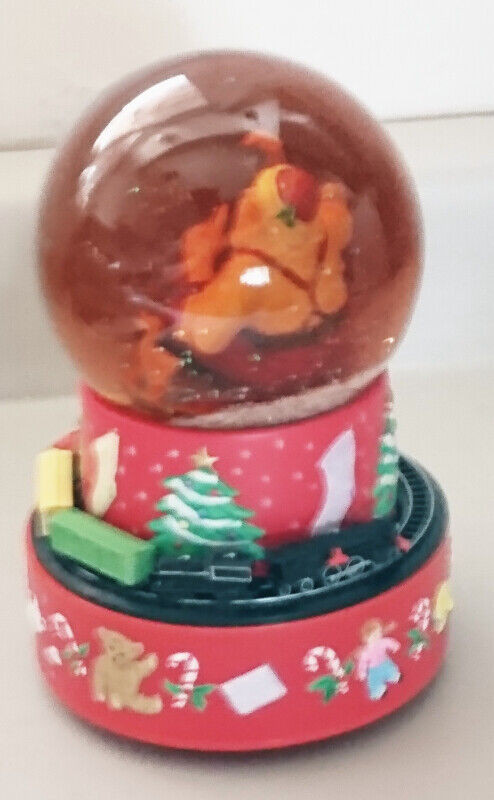 Vintage Coca Cola Santa Musical Globe with  Moving Trains in Arts & Collectibles in Oshawa / Durham Region - Image 3