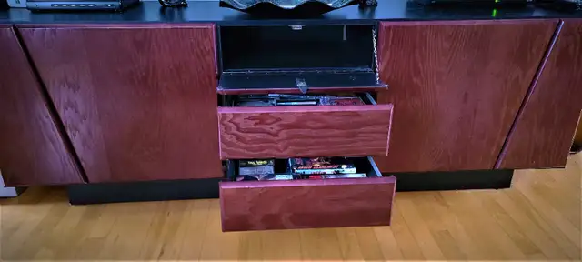 Meuble télévision verrerie  illuminé in TV Tables & Entertainment Units in Lac-Saint-Jean - Image 3