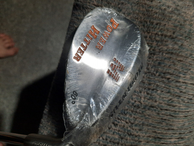 Momentos  power hitter- 60* right hand wedge in Golf in Ottawa