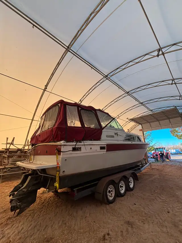 30 ft Boat and Trailer in Powerboats & Motorboats in St. Catharines - Image 3
