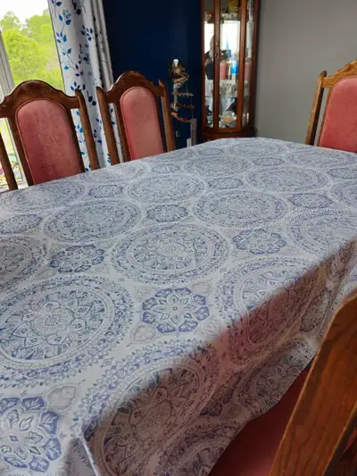 Table and chairs (x6). Make an offer!